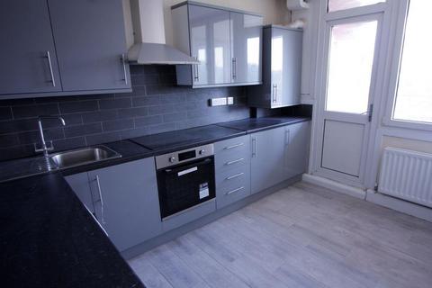 2 bedroom flat to rent, Flat , Lanyard House, Windlass Place, London