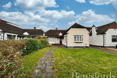 2 bedroom bungalow for sale, Haynes Road, Hornchurch, RM11