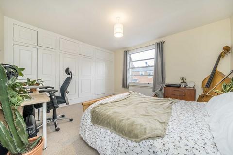 2 bedroom house to rent, Myrtle Road, London W3