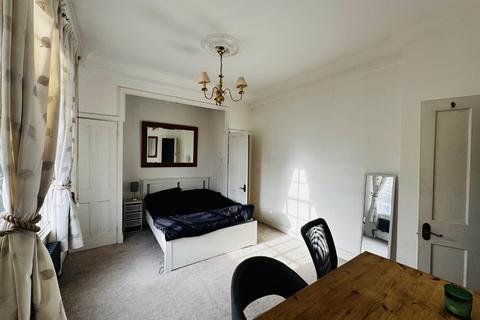 Studio to rent, Hallam Street, London W1W