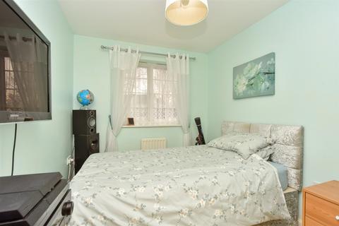 25 Amethyst Drive, Sittingbourne, ME10 5JR