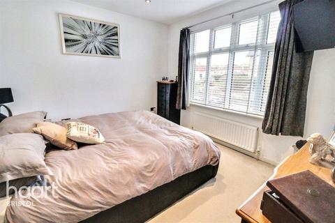 3 bedroom end of terrace house to rent, High Street, BRISTOL