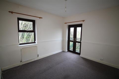 2 bedroom flat to rent, BPC00970 Top Floor Flat, Eastfield Road, Cotham, Bristol