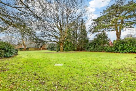 2 bedroom ground floor flat for sale, Oak Tree Way, Horsham, West Sussex