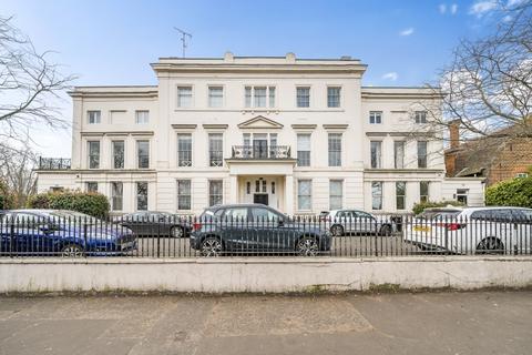 3 bedroom apartment to rent, Hampton Court Road, East Molesey, KT8