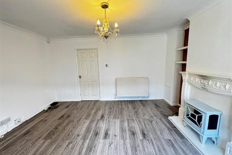 3 bedroom end of terrace house to rent, Millfield Avenue, Walsall