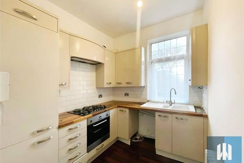 3 bedroom end of terrace house to rent, Victoria Avenue, Clifton, Brighouse, HD6