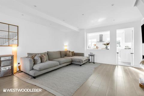 8 Foresters Close, Cheshunt, Waltham Cross, EN7 6TF