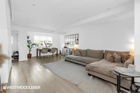 8 Foresters Close, Cheshunt, Waltham Cross, EN7 6TF