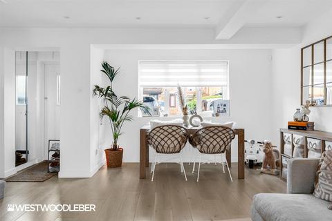 8 Foresters Close, Cheshunt, Waltham Cross, EN7 6TF