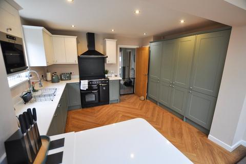 4 bedroom detached house to rent, Shakespeare Road, Wimborne, BH21