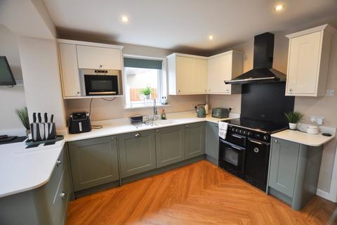 4 bedroom detached house to rent, Shakespeare Road, Wimborne, BH21