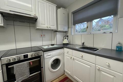 2 bedroom house to rent, The Mall, Brading