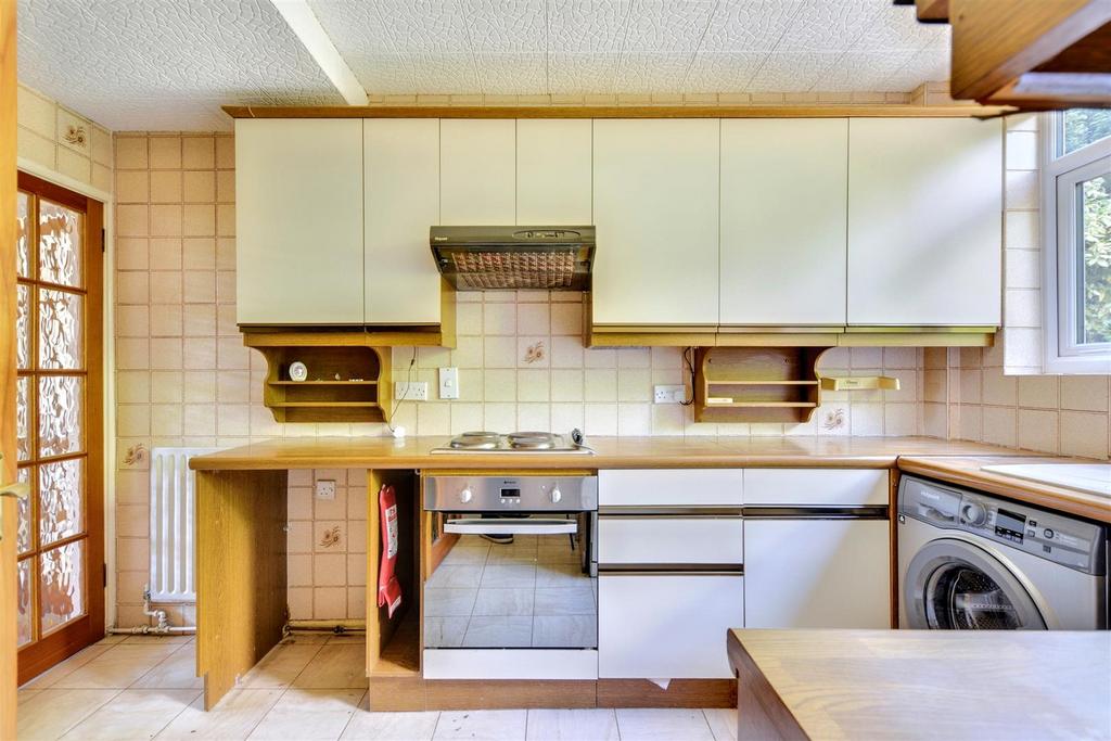 Kitchen 2.jpeg