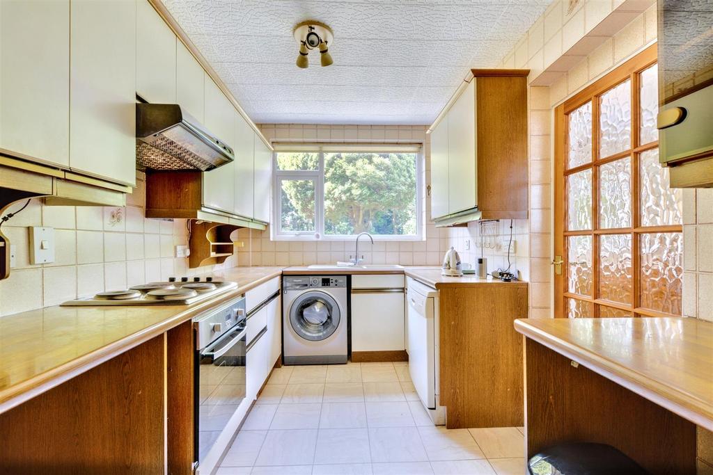 Kitchen 1.jpeg