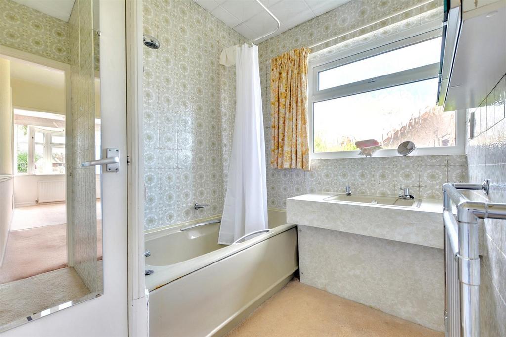 Bathroom 1.jpeg