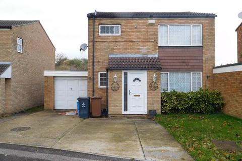 4 bedroom semi-detached house to rent, Kessingland Avenue, Stevenage SG1