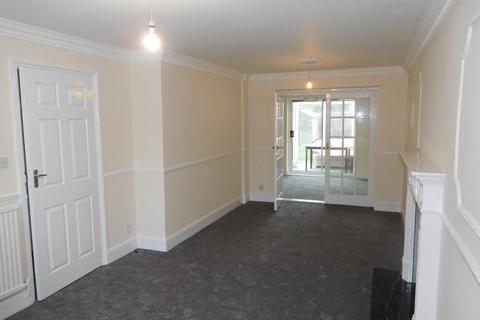 4 bedroom semi-detached house to rent, Kessingland Avenue, Stevenage SG1