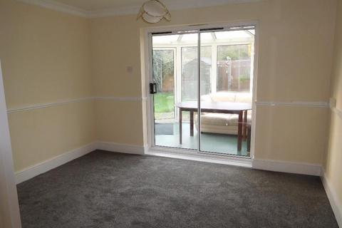 4 bedroom semi-detached house to rent, Kessingland Avenue, Stevenage SG1