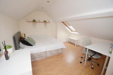 10 bedroom flat to rent, Heaton Road, Manchester M20