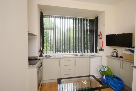 10 bedroom flat to rent, Heaton Road, Manchester M20