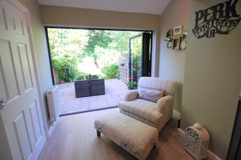 2 bedroom terraced house to rent, Park Road, Wilmslow