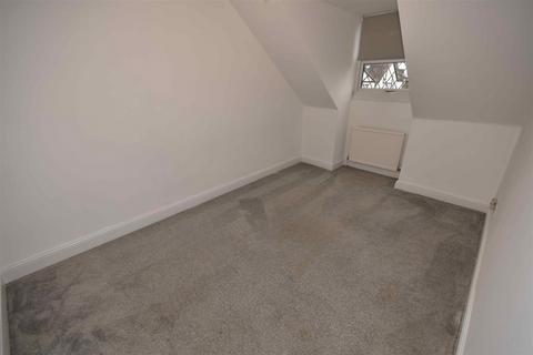 1 bedroom in a house share to rent, The Ridgeway, Chingford E4