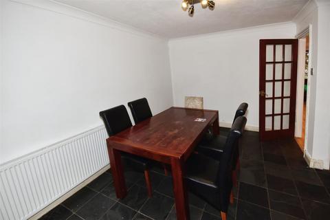 1 bedroom in a house share to rent, The Ridgeway, Chingford E4