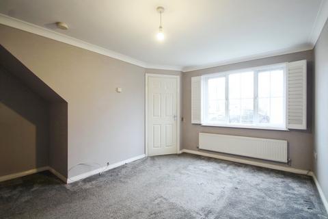 2 bedroom terraced house to rent, Blunden Drive, Langley SL3