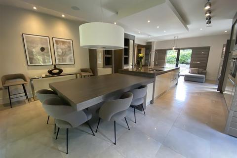 5 bedroom detached house to rent, Barrow Lane, Hale