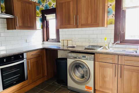 2 bedroom flat to rent, Dean Avenue, Dundee