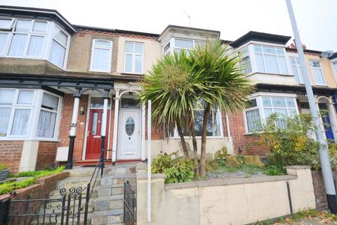 3 bedroom terraced house to rent, West Auckland Road, Darlington