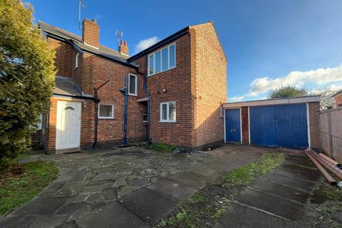 4 bedroom semi-detached house to rent, Humberstone Lane