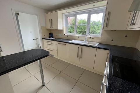 4 bedroom detached house to rent, Ardenfield Close, Radcliffe M26