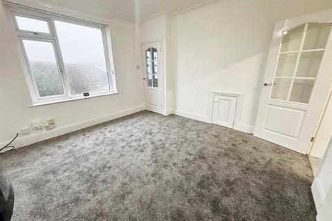 3 bedroom semi-detached house to rent, Fleet Lane, Queensbury, Bradford