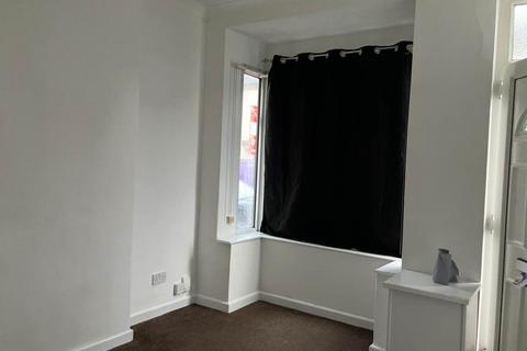 2 bedroom terraced house to rent, Wellesley Road, Oldbury B68