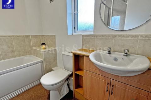 2 bedroom coach house to rent, Brigantine Close, Newport. NP10 8ES