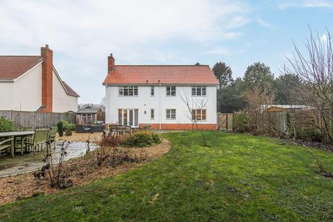 4 bedroom detached house for sale, Norwich Road, Yaxham, NR19