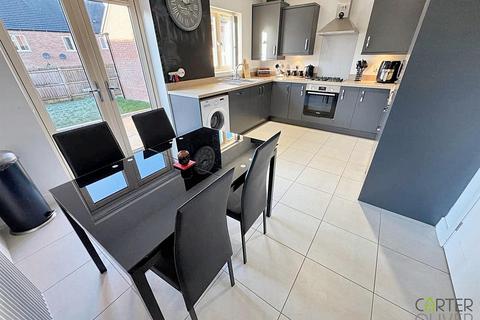 3 bedroom semi-detached house for sale, Valley Close, Lutterworth