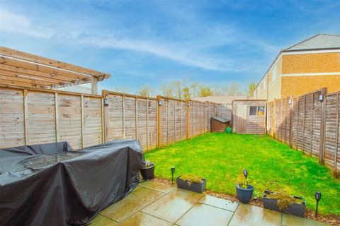 16 Beavis Drive, Haverhill, CB9 7JA