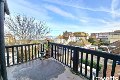 2 bedroom apartment to rent, Beresford Gardens, Margate