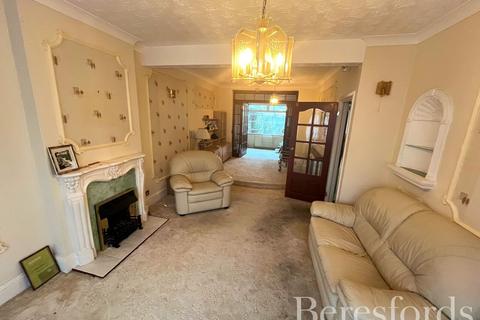 3 bedroom semi-detached house for sale, Dawes Avenue, Hornchurch, RM12