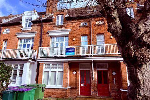 2 bedroom flat for sale, Douglas Avenue, Hythe