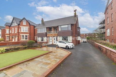 2 bedroom flat for sale, Clifton Drive, Lytham St. Annes FY8