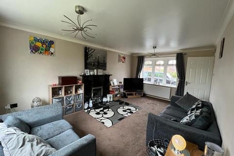 3 bedroom detached house to rent, Dunsford Close, Brierley Hill