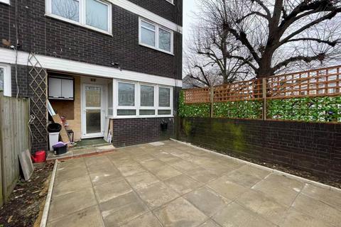 3 bedroom flat to rent, Raglan Street, London