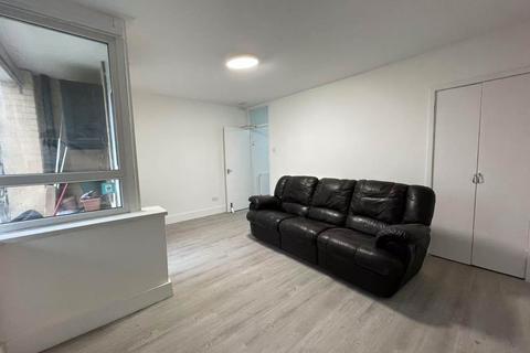 3 bedroom flat to rent, Raglan Street, London