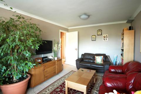 2 bedroom flat for sale, Garrick Close, Ealing W5 1AT