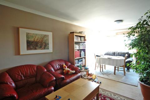 2 bedroom flat for sale, Garrick Close, Ealing W5 1AT