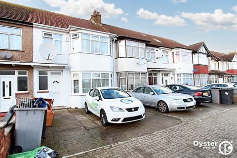 3 bedroom semi-detached house to rent, Princes Avenue, London, NW9